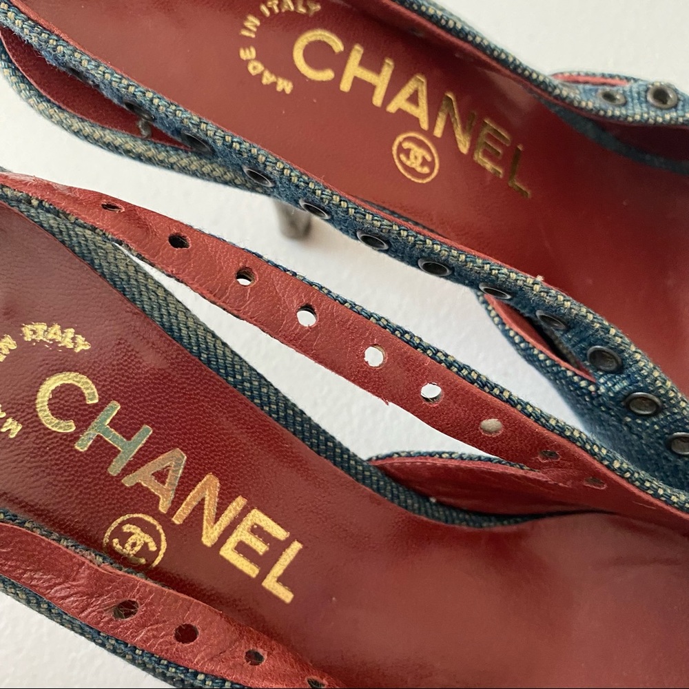 CHANEL Denim Blue Slingback Heels with Red Interior - Picture 4 of 16